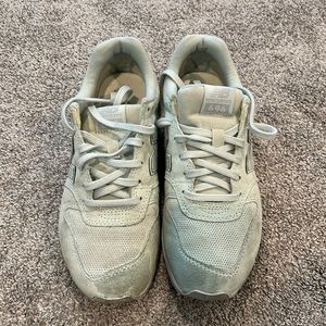 New Balance sneaker 696